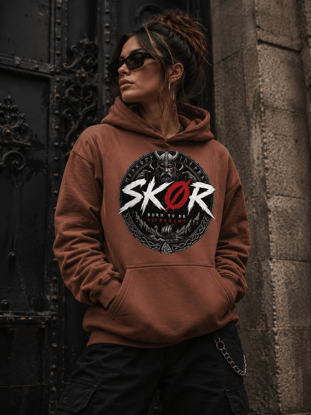 SKØR SWEAT A CAPUCHE UNISEXE BORN TO BE DIFFERENT - skør.shop